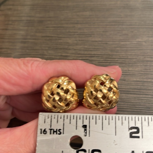 Large Vintage Givenchy Basket Weave Earrings Clip On Signed Gold-tone - Picture 13 of 17